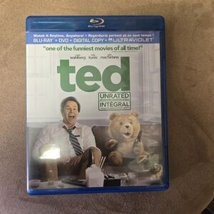 Ted Blu-ray + DVD + Digital Copy (Green Title)